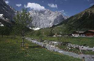 Gurbenkarspitze über dem Großen Ahornboden [Zum Vergrößern anklicken]