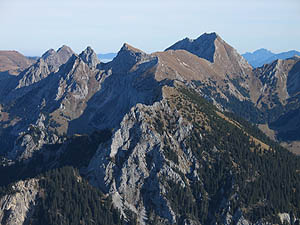 Ammergauer Hochplatte vom Säuling [Zum Vergrößern anklicken]