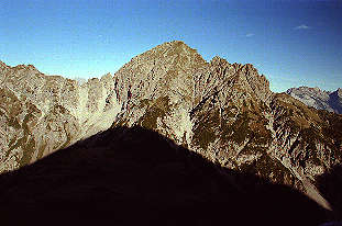 Erlspitze von Süden [Zum Vergrößern anklicken]