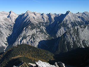 Mittlere Hauptkette von der Kaskarspitze [Zum Vergrößern anklicken]