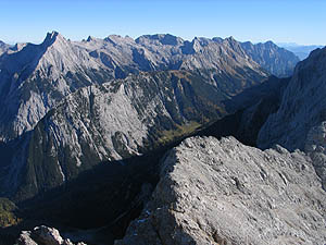 Östliche Hauptkette von der Kaskarspitze [Zum Vergrößern anklicken]