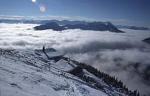 Heimgartenhütte am Heimgarten (8.12.02) [Zum Vergrößern anklicken]