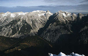 Karwendelhauptkette Mitte von Süden [Zum Vergrößern anklicken]