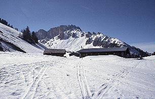 Kotalm Mittelleger mit Klobenjochspitze (7.4.02) [Zum vergrößern anklicken]