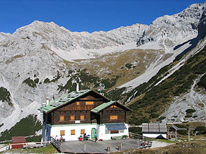 Pfeishütte vor dem Sonntagkar [Zum Vergrößern anklicken]