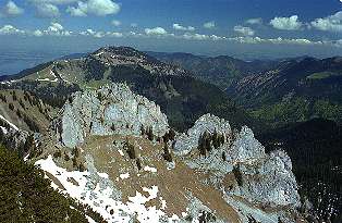 Blick vom Risserkogel auf die Südwand des Plankenstein [Zum Vergrößern anklicken]