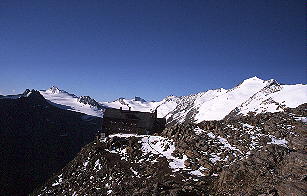 Ramolhaus vor dem Gurgler Ferner [Zum Vergrößern anklicken]