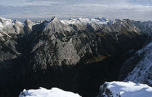 Roßlochumrahmung von Süden [Zum Vergrößern anklicken]