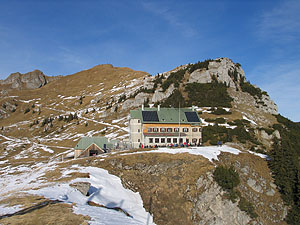 Rotwandhaus vor Rotwand [Zum Vergrößern anklicken]