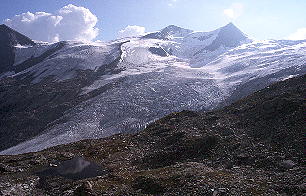 Schwarze Wand und Hoher Zaun über dem Schlatenkees [Zum Vergrößern anklicken]