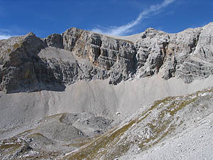 Die Sonntagkarspitze von Osten über dem Sonntagkar [Zum Vergrößern anklicken]