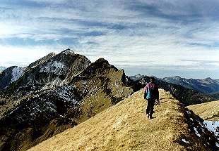 Blick vom Schnfeldjoch zum Hinteren Sonnwendjoch [Zum Vergrern anklicken]