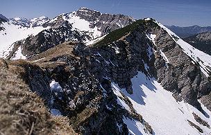 Schafreuter hinter Stierjoch (4.5.03) [Zum Vergrößern anklicken]