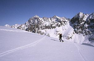 Zwölferkofel und Sulzkogel über dem Mittertal (22.3.03) [Zum Vergrößern anklicken]