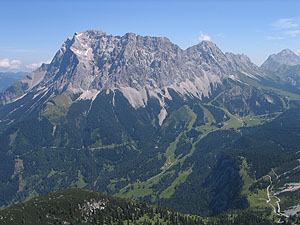 Zugspitzmassiv von Ehrwalder Sonnenspitze [Zum Vergößern anklicken]